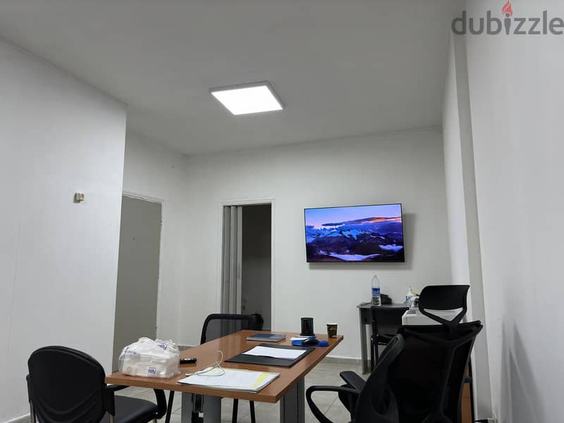 Office for sale in cornich el mazraaمكتب للبيع في كورنيش المزرعة، 1