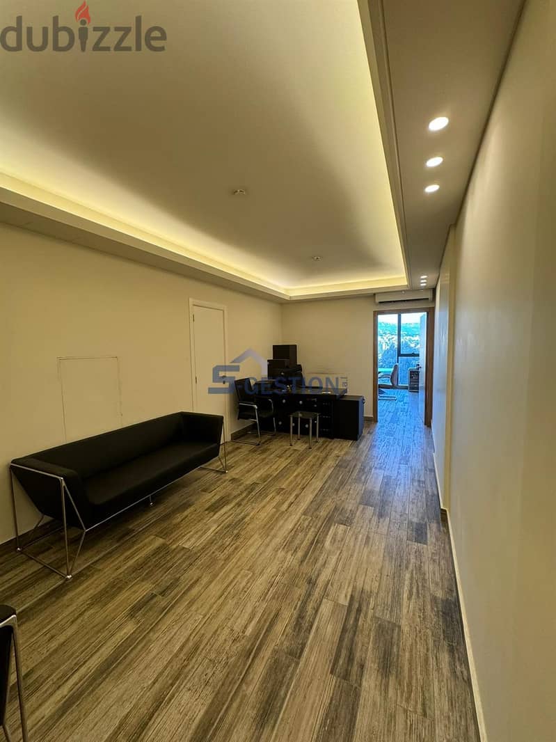 Office In Very Good Condition For Sale In Achrafieh 3