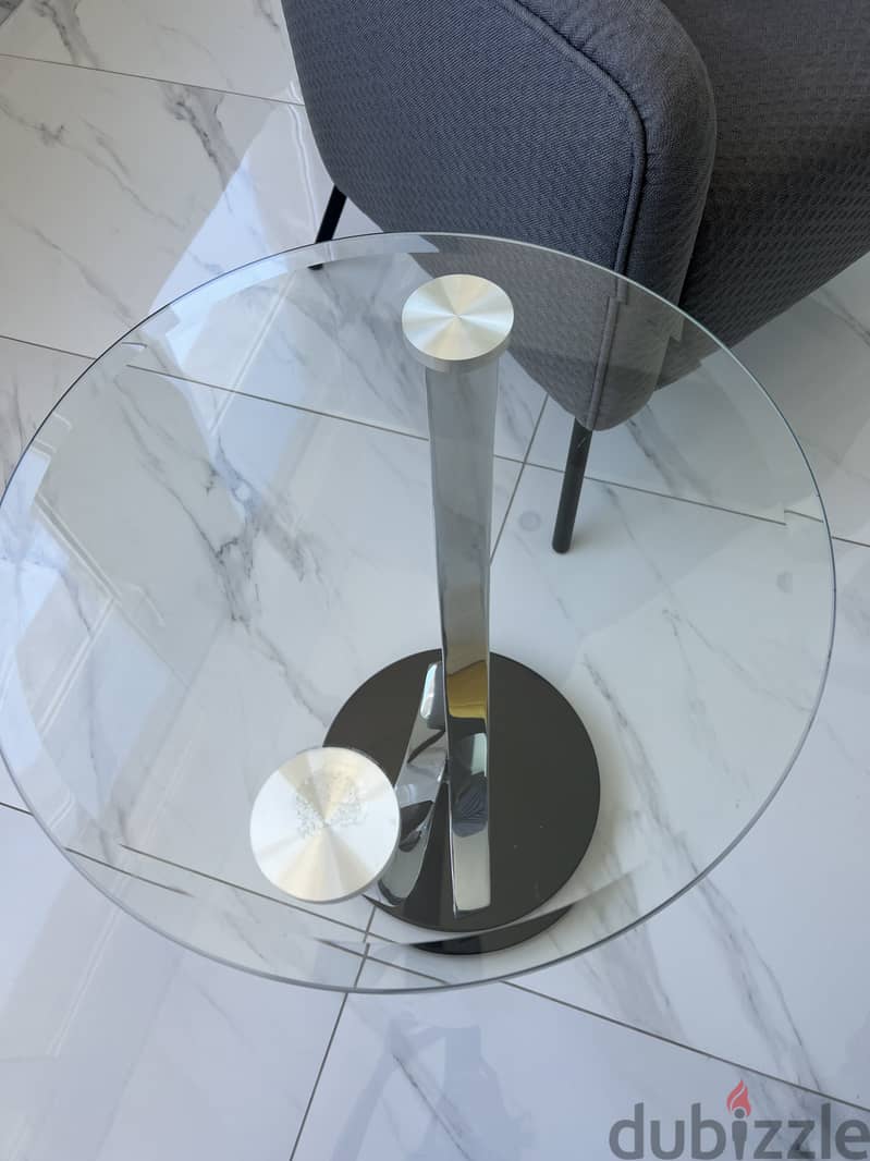 Modern glass table from FAP in very good condition. 1