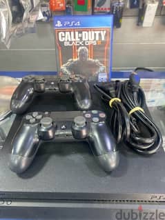 ps4 slim with 2 controllers and 1 cd call of duty black ops