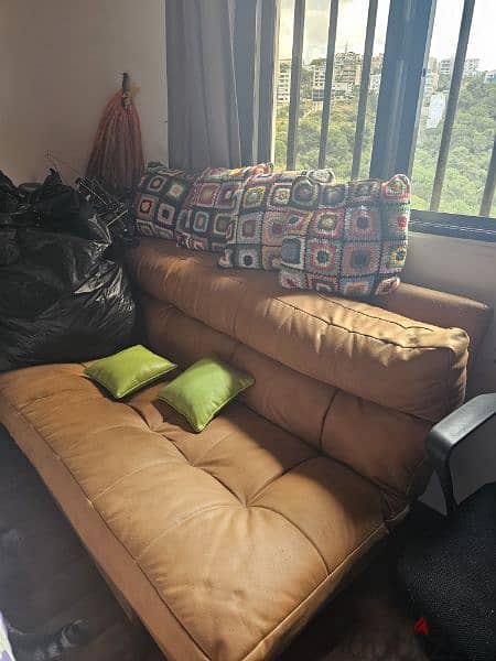 bedroom used in good condition with a sofa bed 3