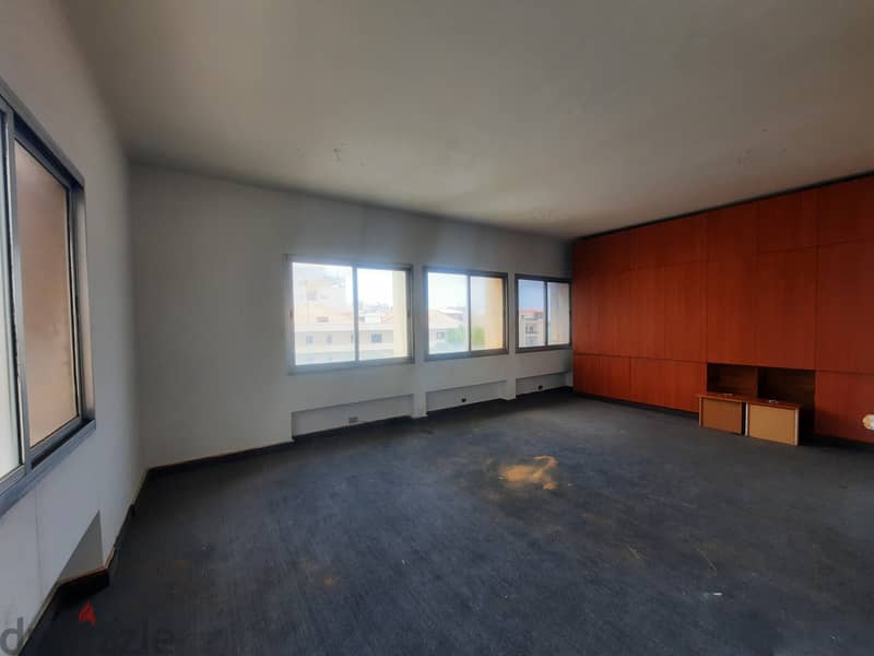 RWK141ZN - Office For Rent In Jounieh  - مكتب للإيجار في جونيه 3