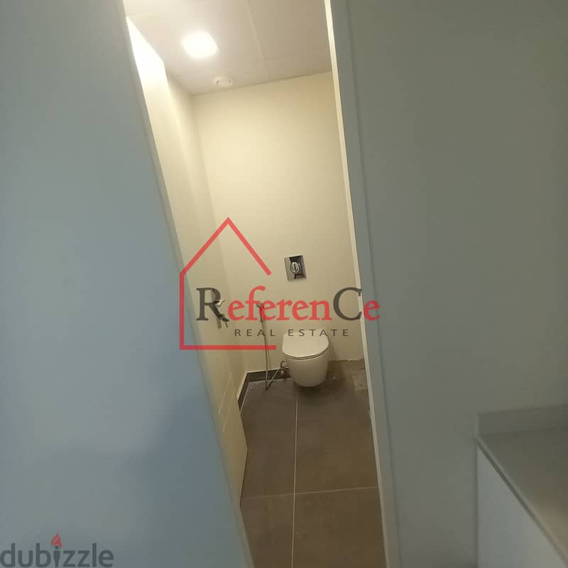 Brand new office for rent at Ashrafieh مكتب جديد للإيجار في الأشرفية 4