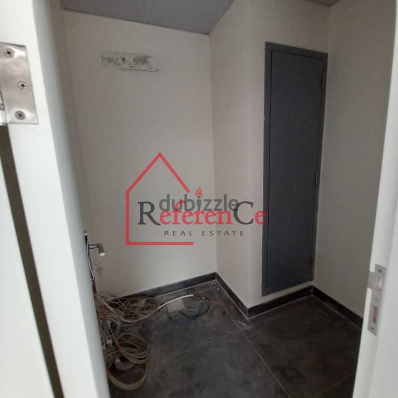 Brand new office for rent at Ashrafieh مكتب جديد للإيجار في الأشرفية 6