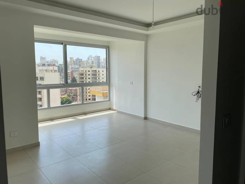 Apartment in Achrafiye For Sale: 3