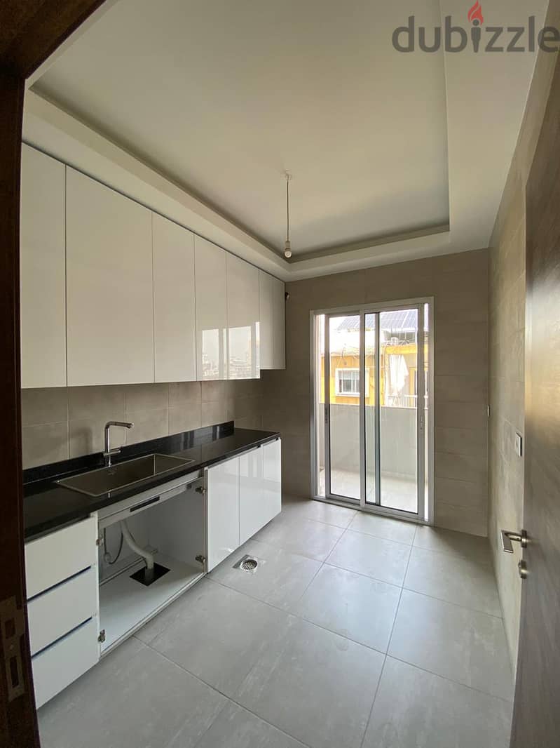 Apartment in Achrafiye For Sale: 5