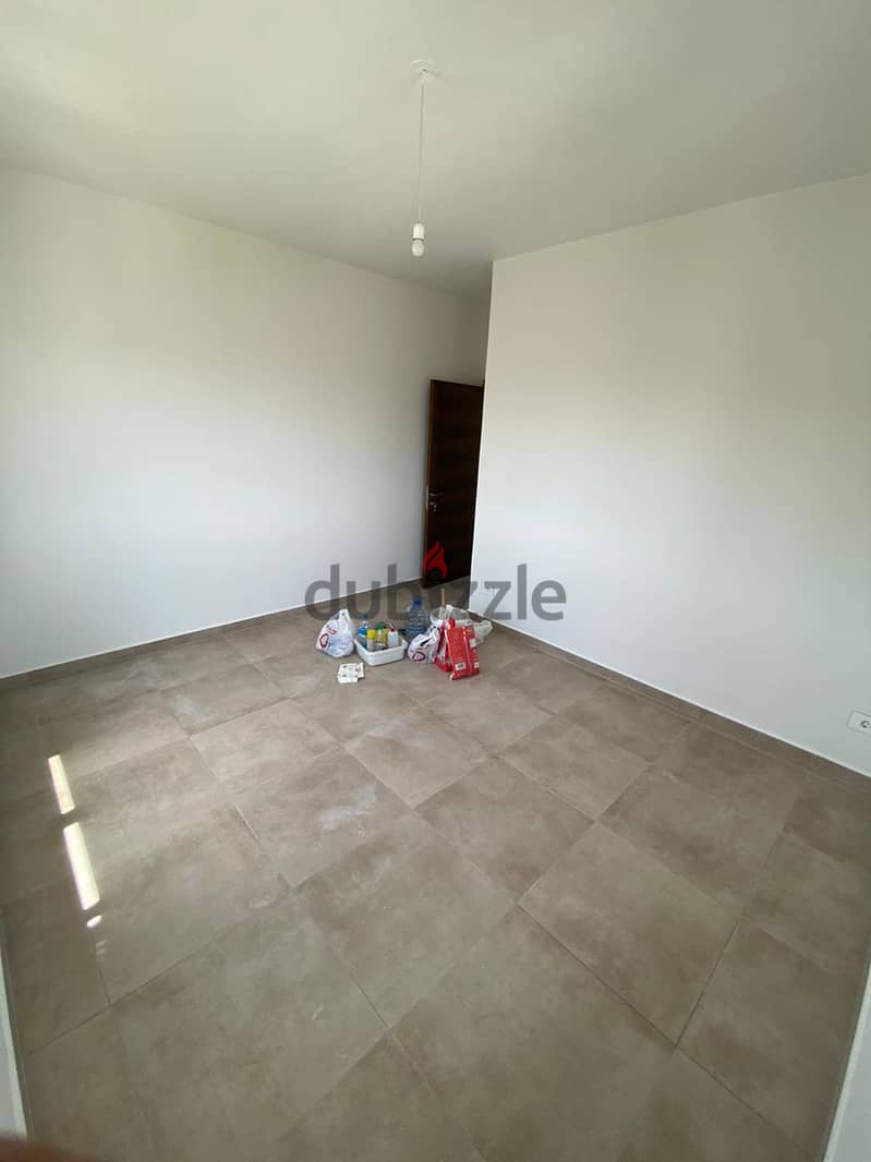 Apartment in Achrafiye For Sale: 9