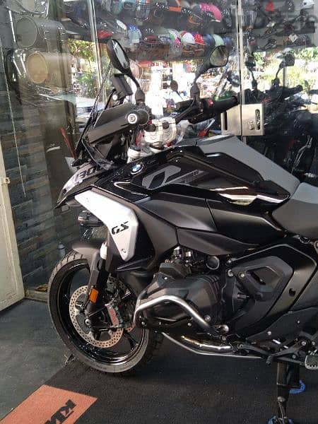 Bmw R1300 GS triple black 0klm model 2024 dealer warranty 6