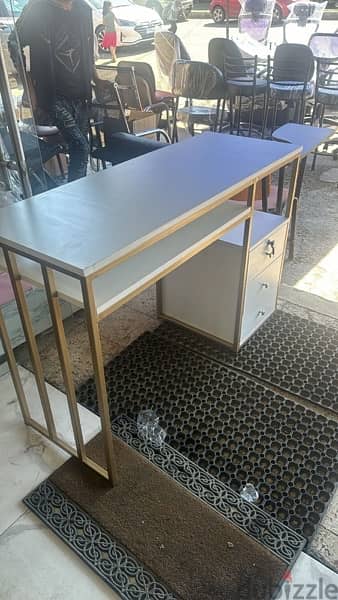 luxury Office Desk Gold and white details, perfect condition 2