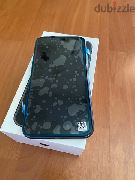 iPhone 11 128 GB - used - new screen - black 4