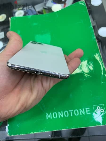 Iphone 11 pro max 256 gb battery  service 5