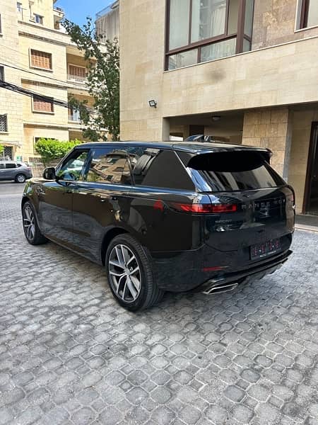 Range Rover Sport P 400 Autobiography 2023 black on red & black 3