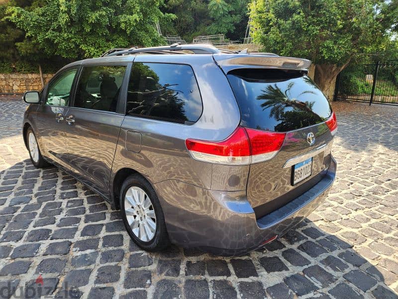 Toyota Sienna 2013 4