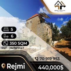 villa for sale in aley rejmi - فيلا للبيع في عالية 0