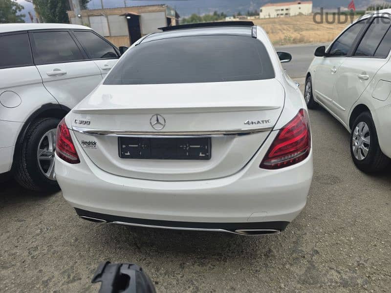 Mercedes-Benz C-Class 2015 panoramic full options no accident clean 3