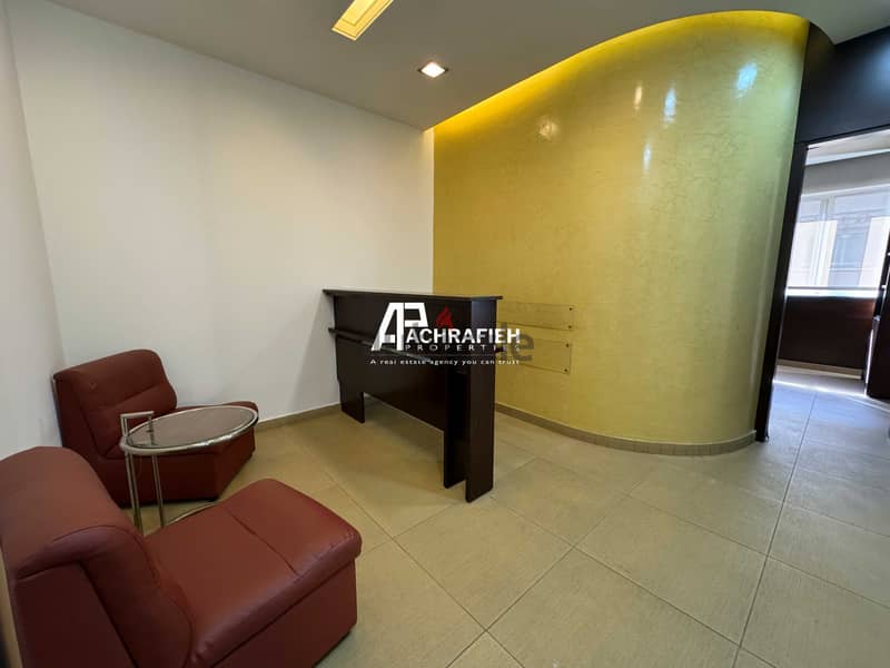 Furnished Office for Rent In Badaro - مكتب للإجار في بدارو 4