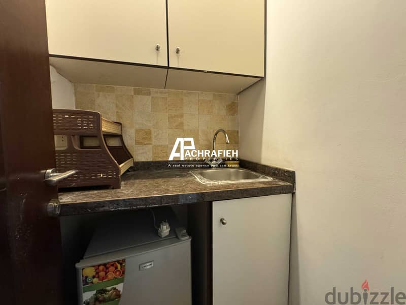 Furnished Office for Rent In Badaro - مكتب للإجار في بدارو 9