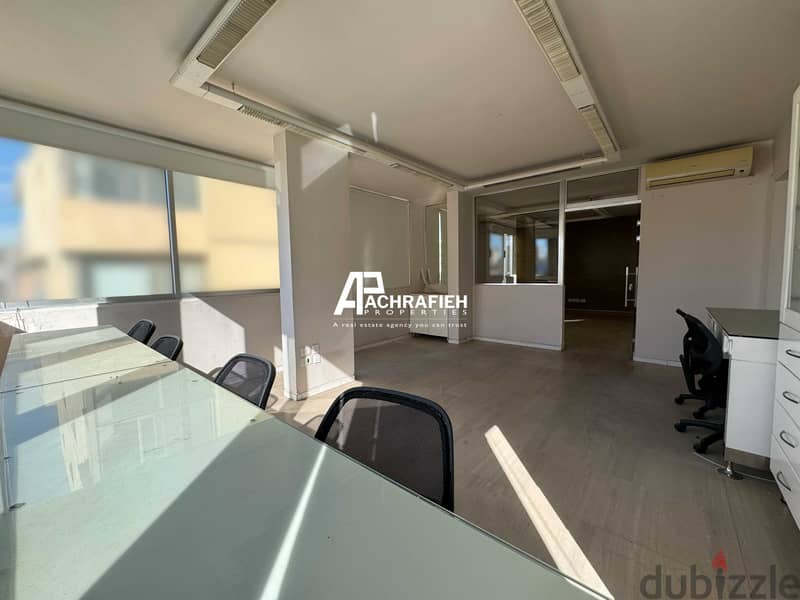 Semi-Furnished Office for Rent In Badaro - مكتب للإجار في بدارو 1