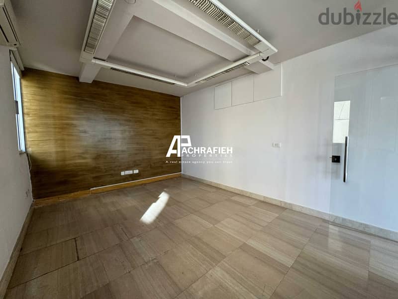 Semi-Furnished Office for Rent In Badaro - مكتب للإجار في بدارو 3