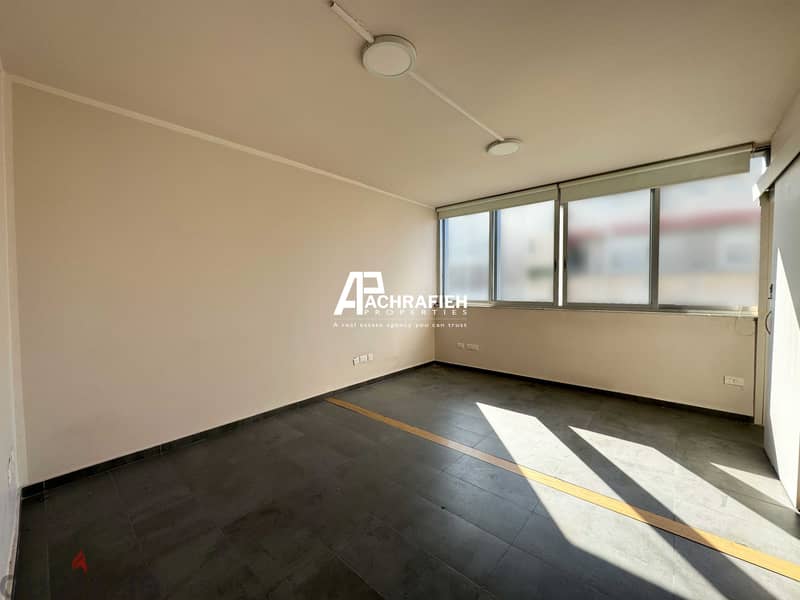 Semi-Furnished Office for Rent In Badaro - مكتب للإجار في بدارو 4