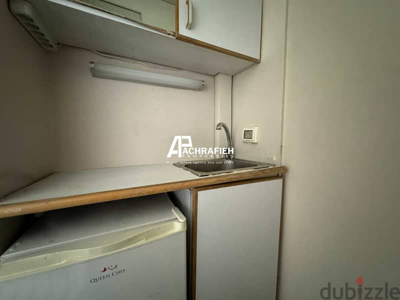 Semi-Furnished Office for Rent In Badaro - مكتب للإجار في بدارو 8