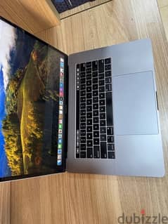 Macbook Pro 15” core i9 32GB cycle count 181 Radeon 4GB gpu touch bar