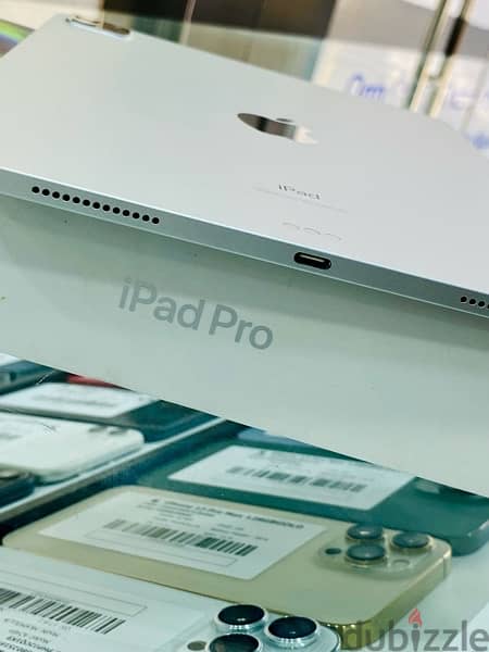 Barely Used iPad Pro 11” 128Gb like new 5