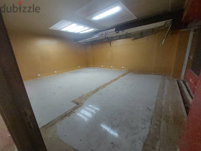 Showroom for rent in Mtayleb صالة عرض للايجار في مطيلب 7