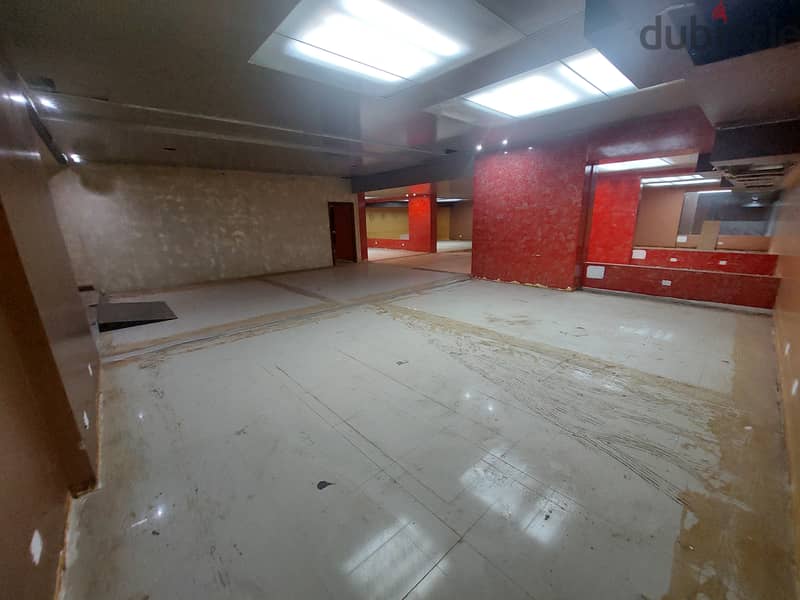 Showroom for rent in Mtayleb صالة عرض للايجار في مطيلب 9