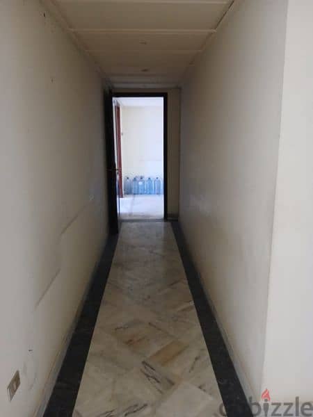 Very Elegant l 4-Bedroom Apartment in Ain Al Mraiseh. 4