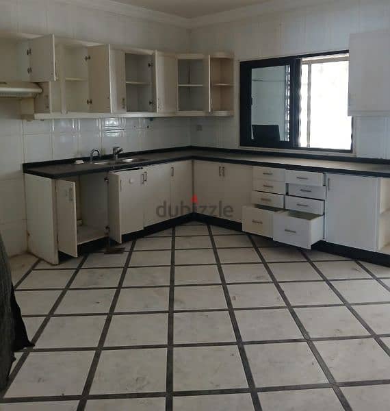 Very Elegant l 4-Bedroom Apartment in Ain Al Mraiseh. 11