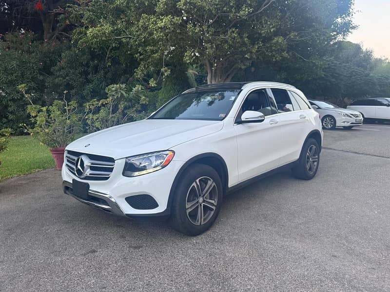 GLC-Class 4matic clean carfax 1