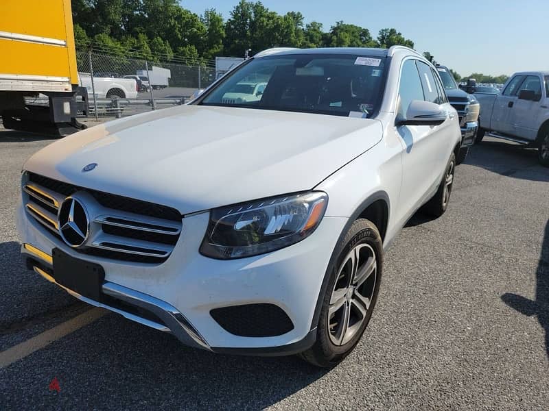 GLC-Class 4matic clean carfax 18