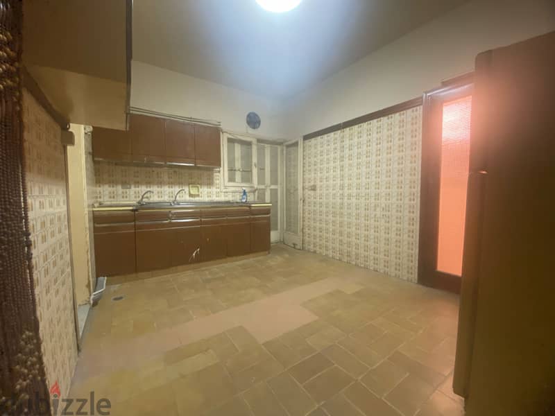 225 SQM Apartment For Sale In Beirut شقة للبيع في بيروت #HG972168 2