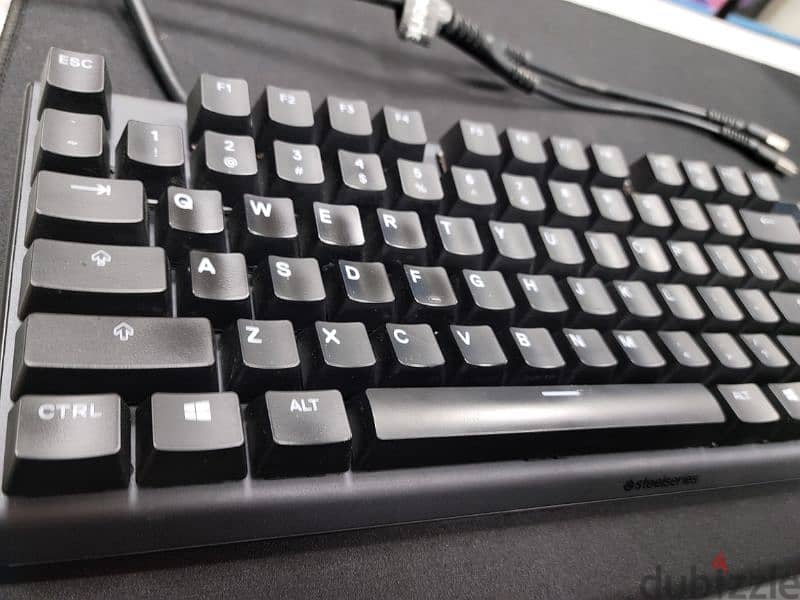 barely used Barely used steelseries apex pro tkl gaming keyboard 3