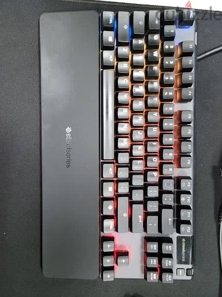 barely used Barely used steelseries apex pro tkl gaming keyboard 5