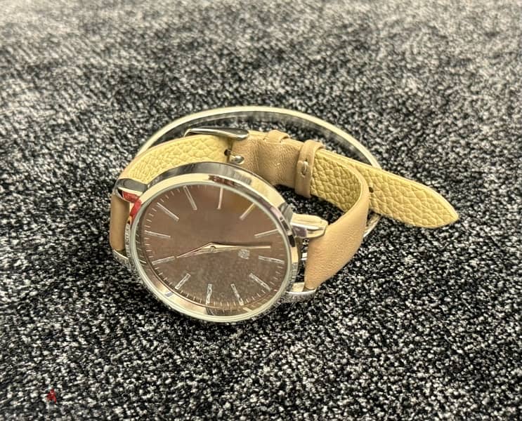 watch with bracelet; like new, used twice 0