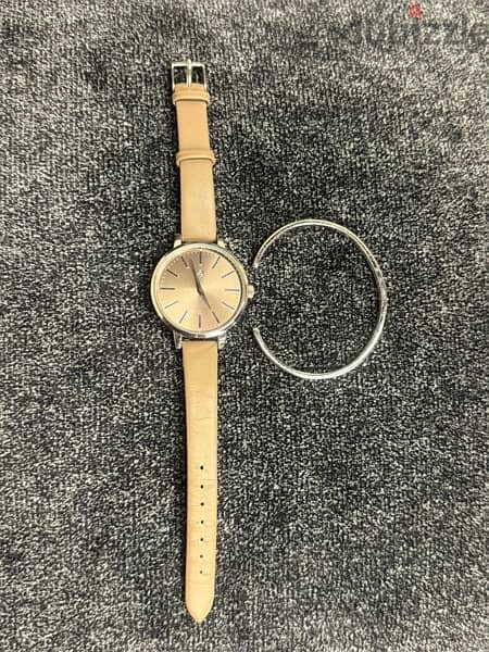 watch with bracelet; like new, used twice 6