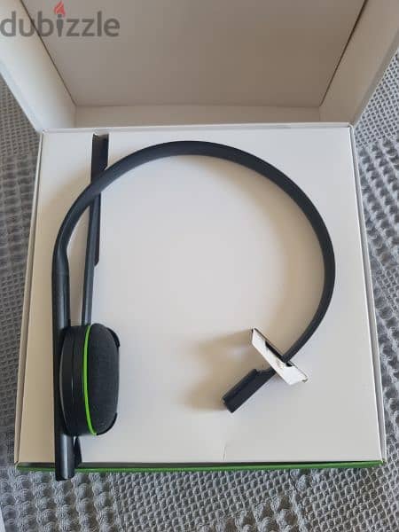 Xbox Controller & Chat Headset 1