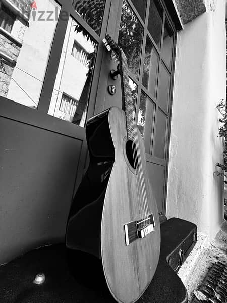 A rare and vintage Antigua Casa Nuñez guitar 3