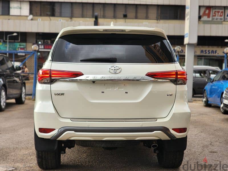 2018 Toyota Fortuner V6 VX-R 15