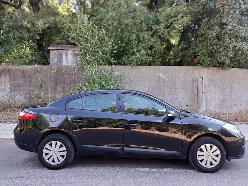 Renault Fluence 2011 1