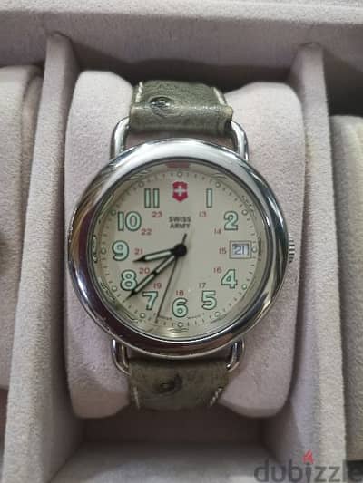 victorinox Swiss army field watch