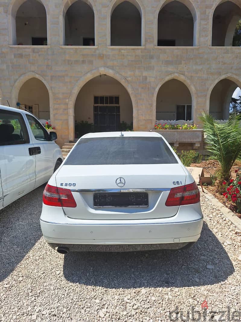 Mercedes-Benz E-Class 2010 Mercedes Benz E-Class E200 4