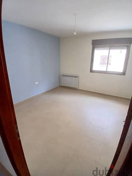 Spacious apartment with terrace for sale in Kornet Chehwan 6