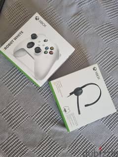 Xbox Controller & Chat Headset 0