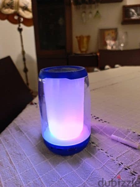 Music speaker that lights up 3