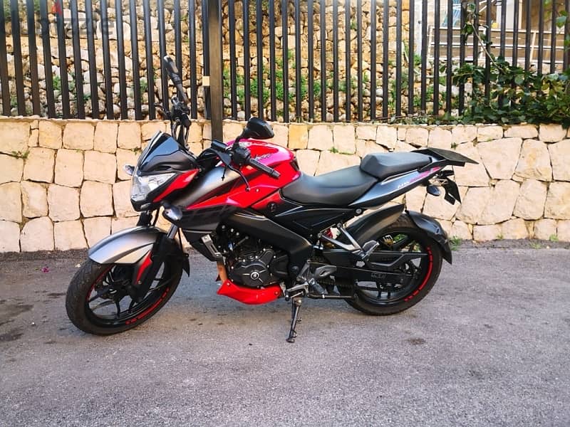 Bajaj Pulsar 1