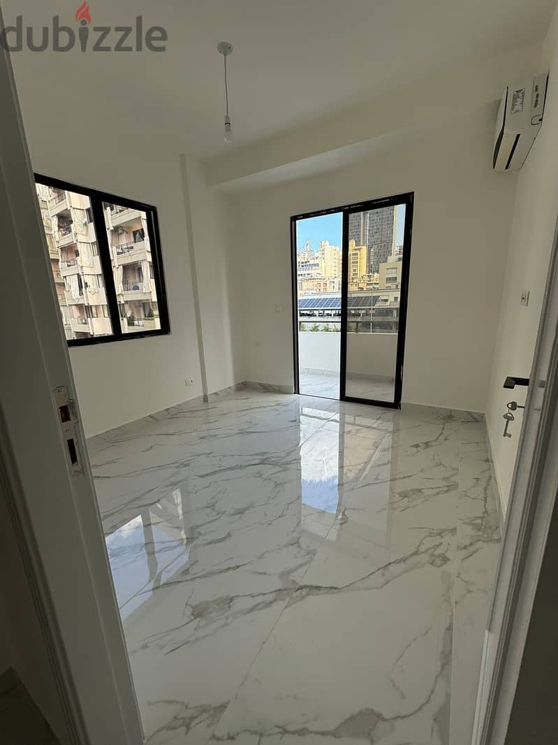 130 SQM Apartment For Sale In Achrafieh شقة للبيع في الاشرفية #JZ92024 6