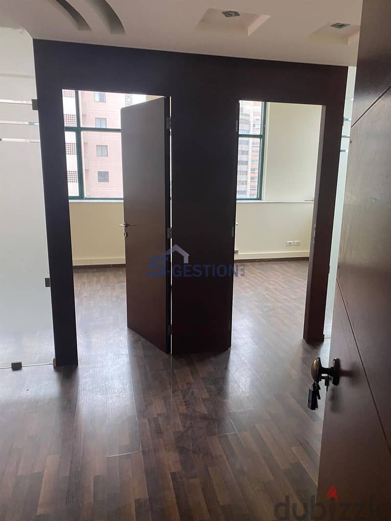 Office In Good Condition For Rent In Beirut | مكتب بحالة جيدة للإيجار 2